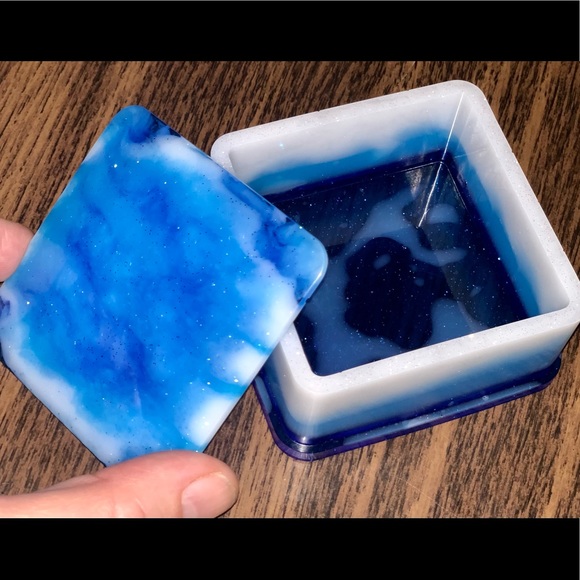 BeachTiff Blue & White Resin Box - Picture 2 of 3